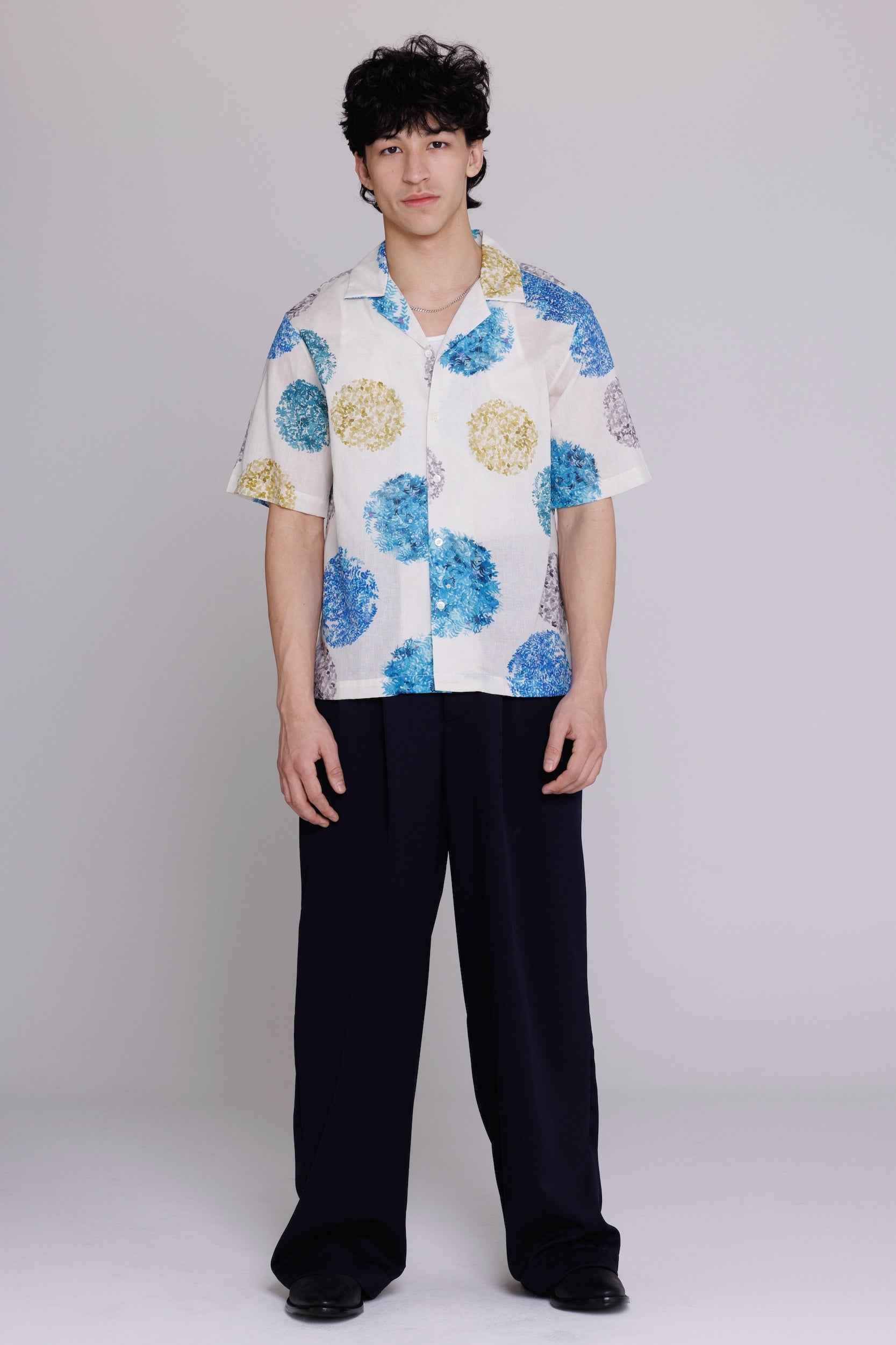 “Arnaz” Resort Shirt in Blue & Gold Watercolor Leaves Print