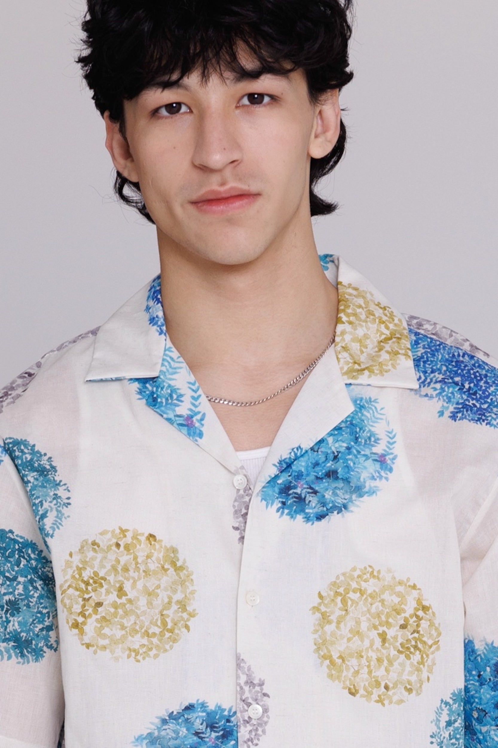 “Arnaz” Resort Shirt in Blue & Gold Watercolor Leaves Print