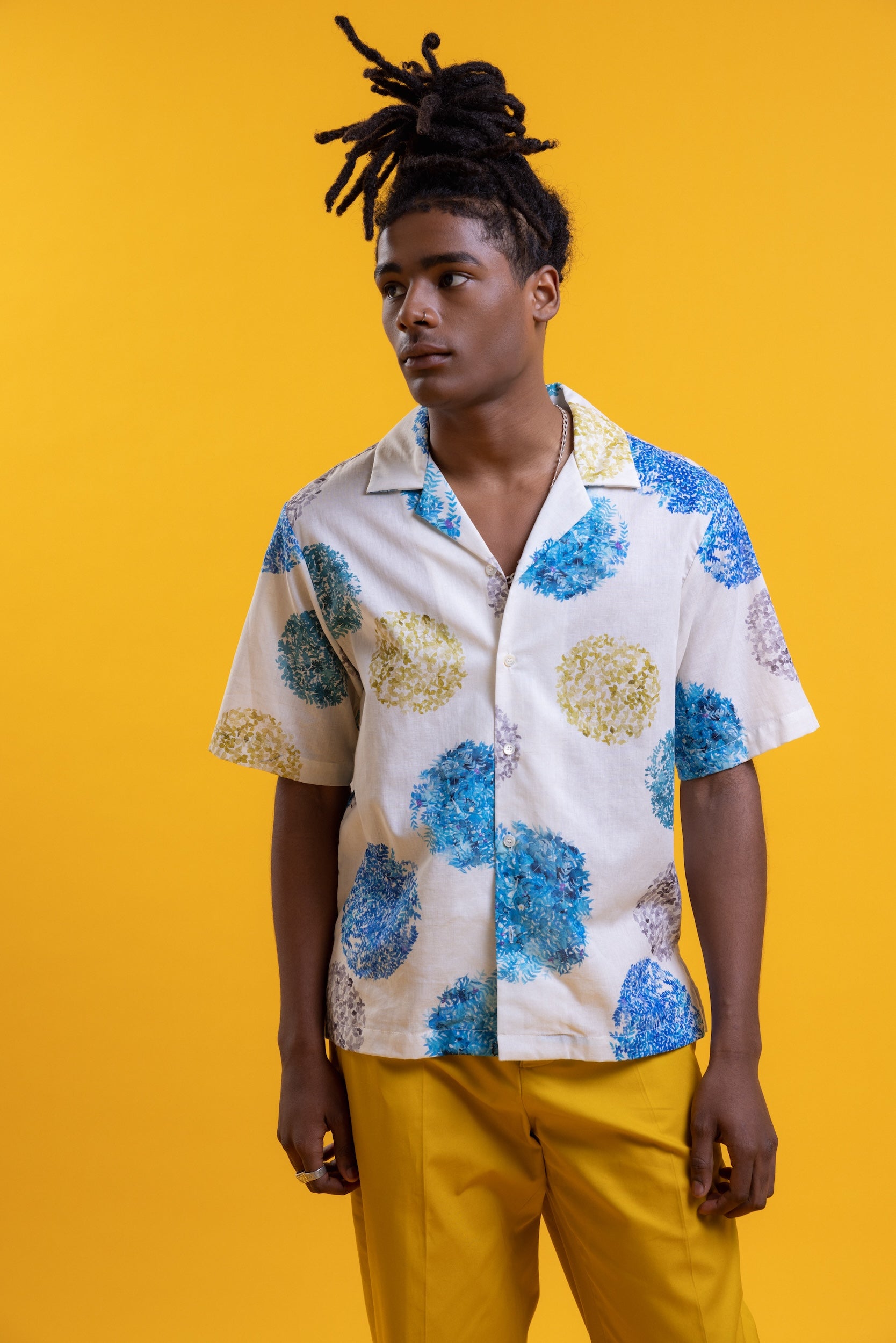 “Arnaz” Resort Shirt in Blue & Gold Watercolor Leaves Print