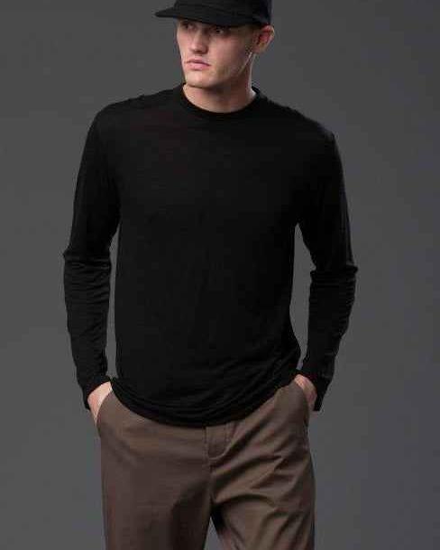 Deveaux New York Long Sleeve Crew Neck Tee in Black