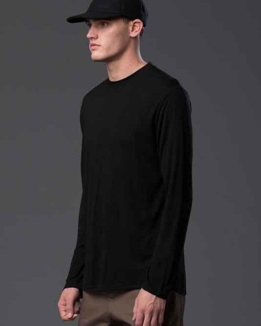 Deveaux New York Long Sleeve Crew Neck Tee in Black