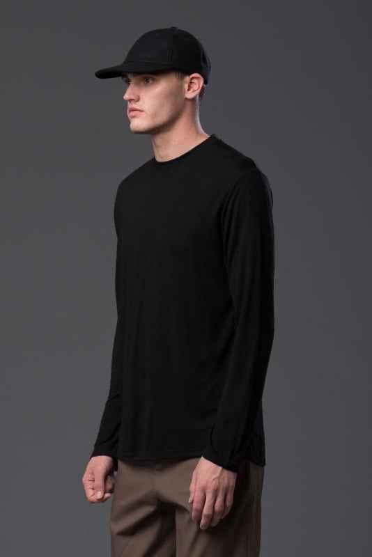 Deveaux New York Long Sleeve Crew Neck Tee in Black