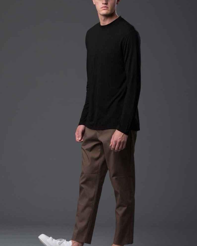 Deveaux New York Long Sleeve Crew Neck Tee in Black