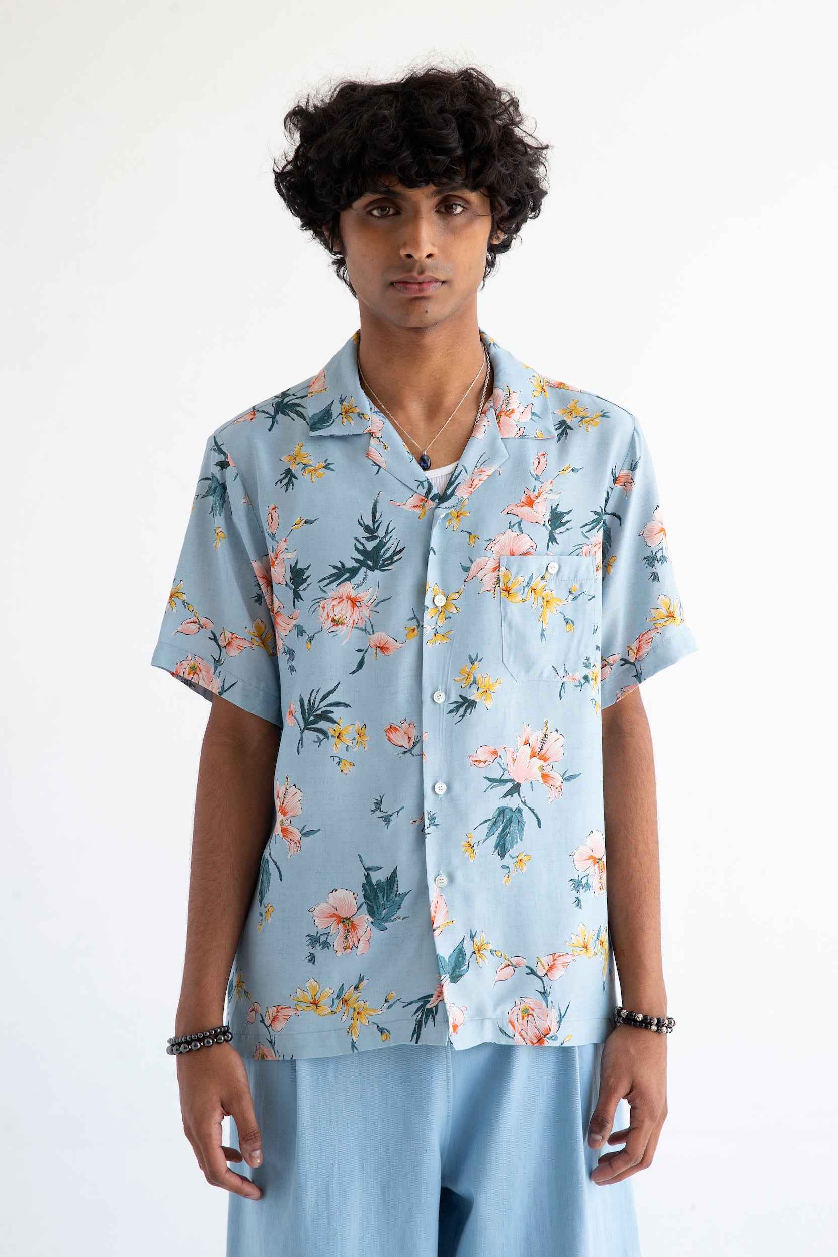 'Desi' Short Sleeve Resort Shirt in Blue Ukiyoe Hibiscus