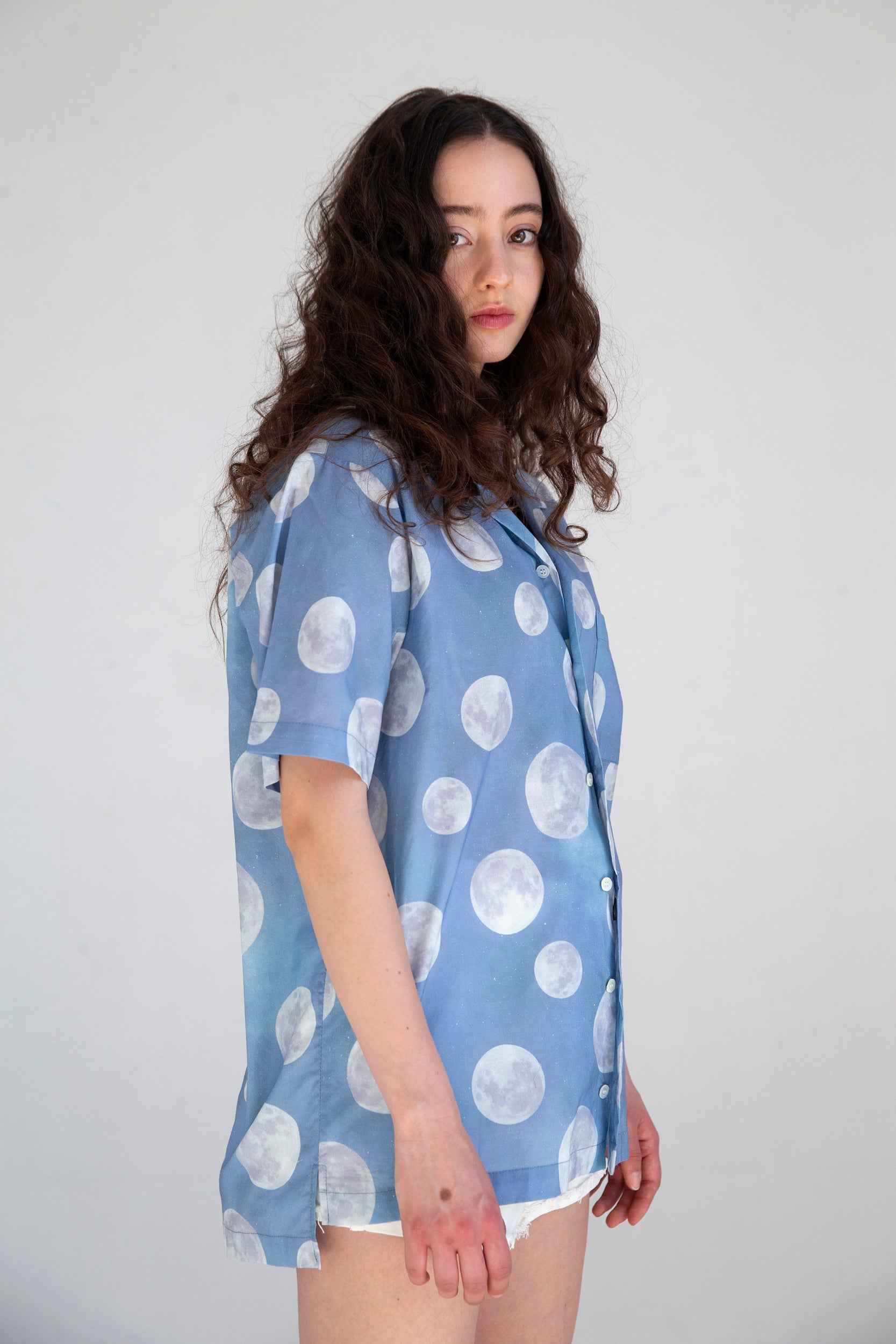 'Desi' Short Sleeve Resort Shirt in Blue Daytime Moon