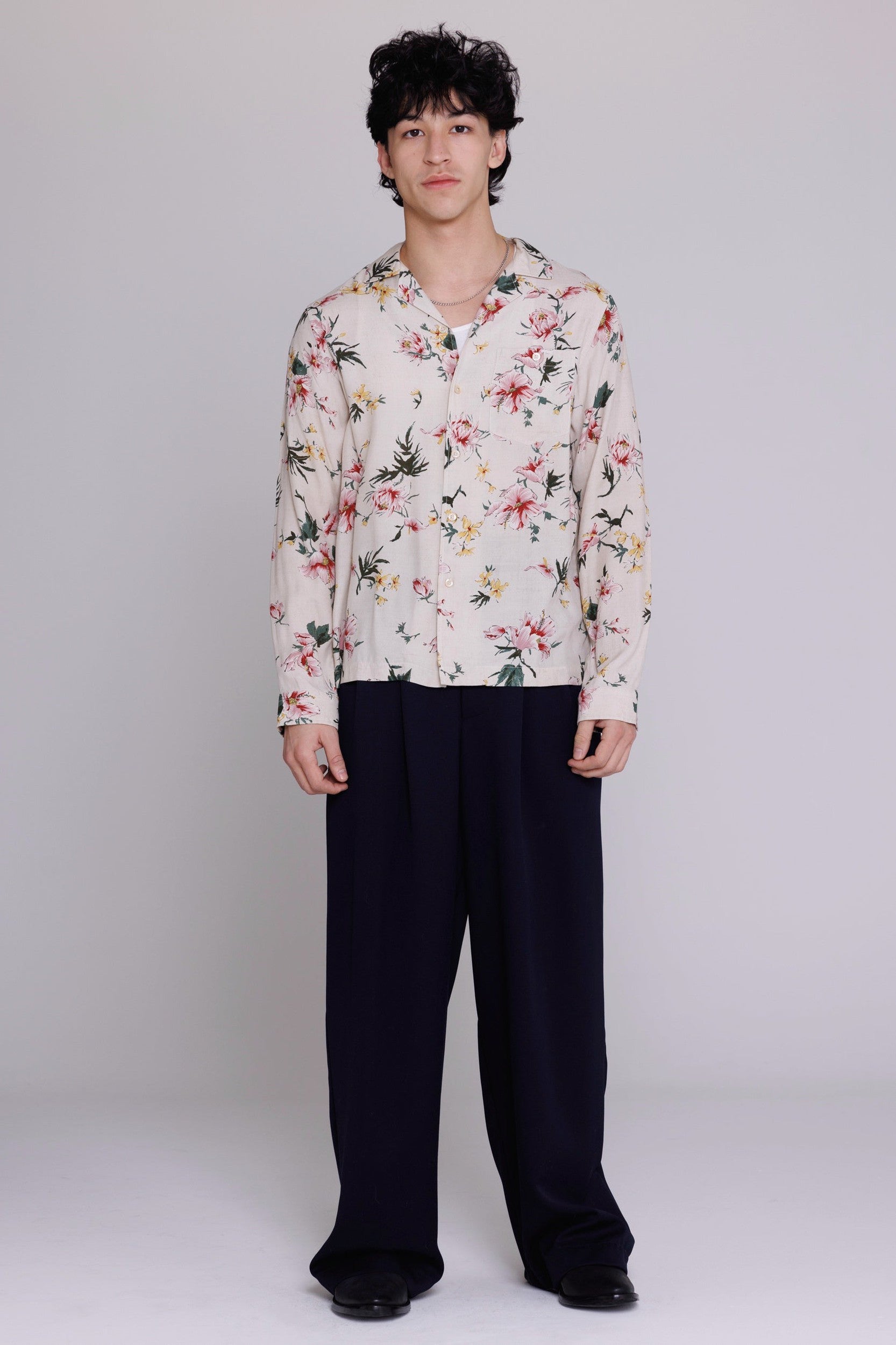 “Reinaldo” Convertible-Collar Shirt in Natural & Red Ukiyoe Hibiscus Print