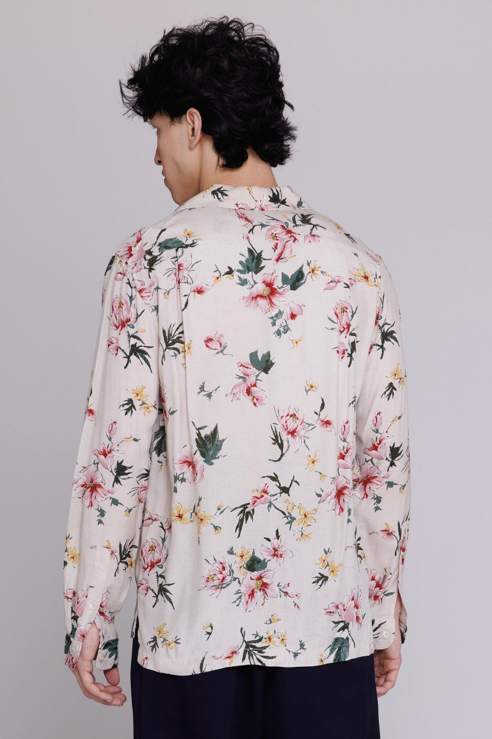 “Reinaldo” Convertible-Collar Shirt in Natural & Red Ukiyoe Hibiscus Print