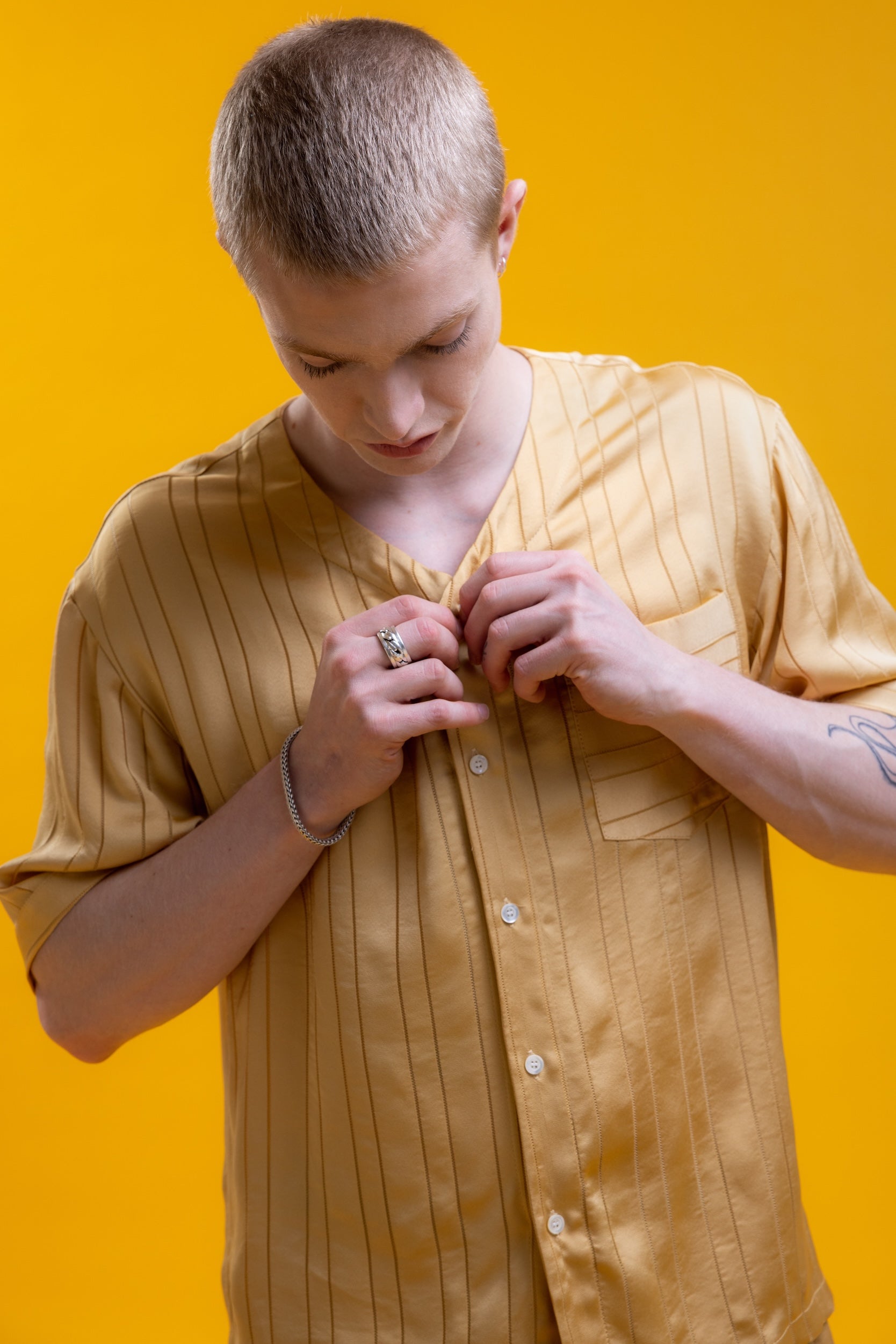 "Valenzuela" Baseball Collar Shirt in Gold Satin Stripe