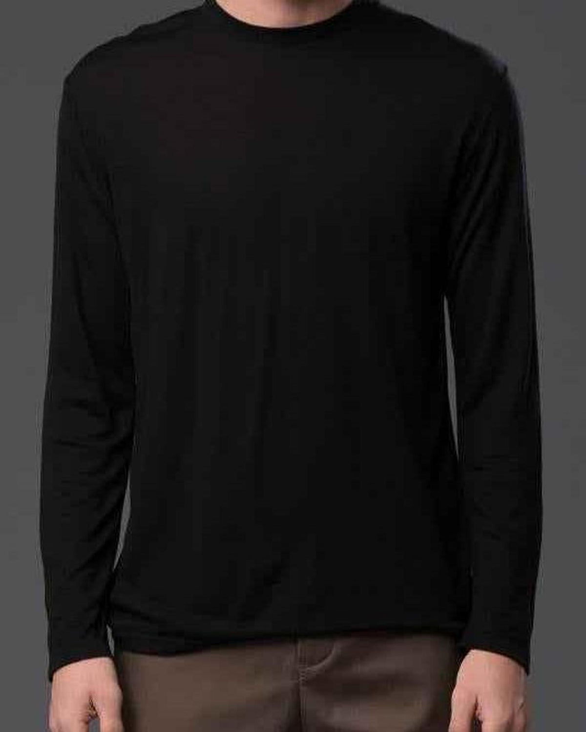 Deveaux New York Long Sleeve Crew Neck Tee in Black