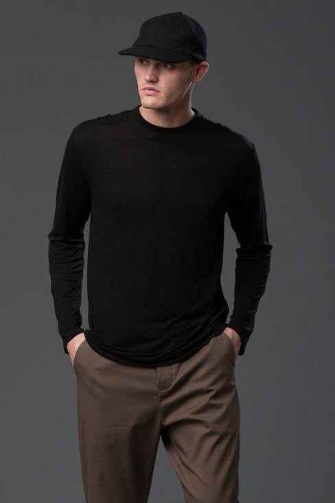 Deveaux New York Long Sleeve Crew Neck Tee in Black