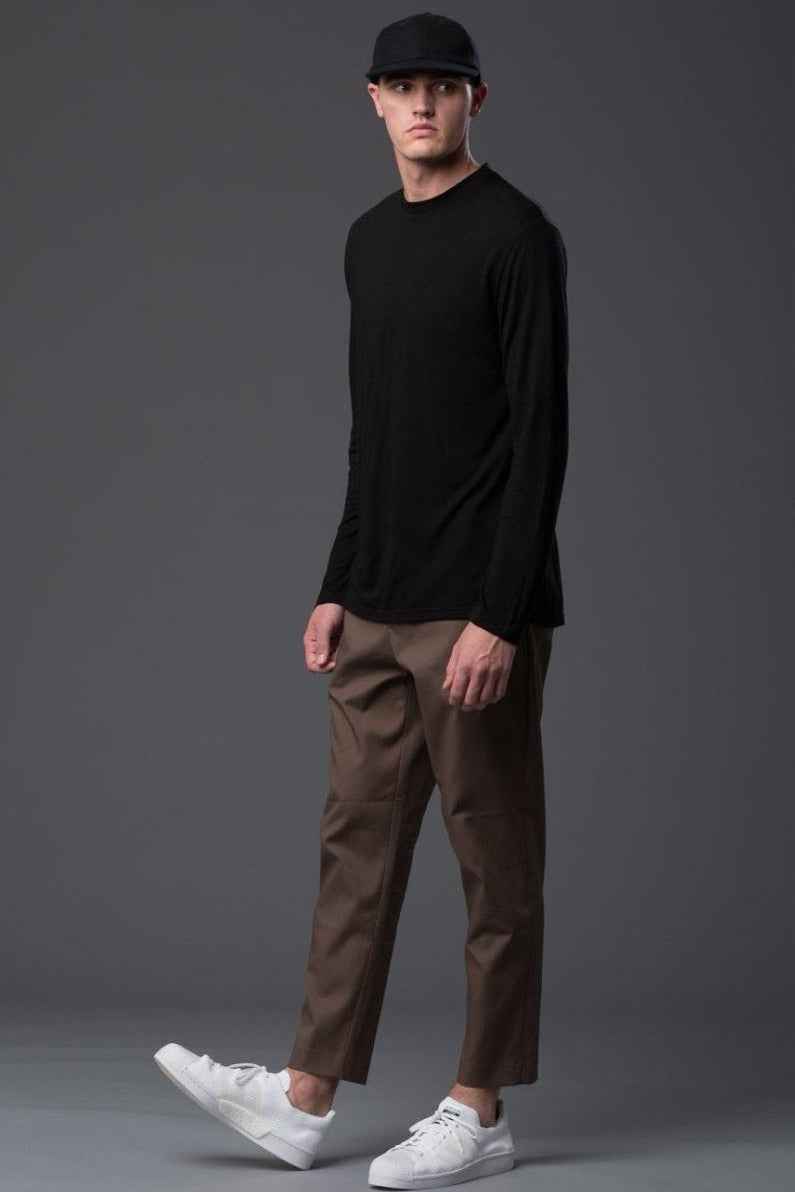 Deveaux New York Long Sleeve Crew Neck Tee in Black