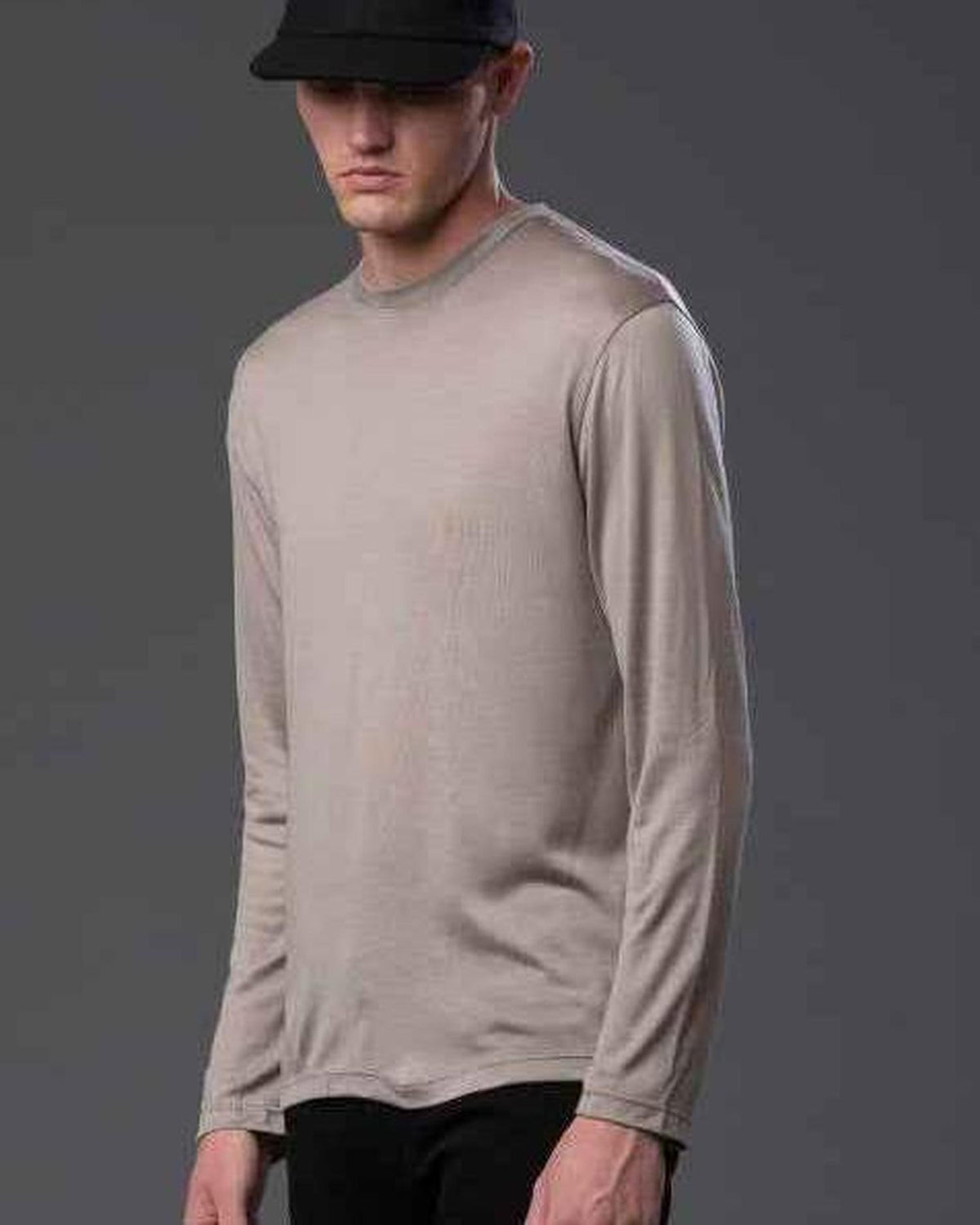 Deveaux New York Stone Long Sleeve Crew Neck Tee