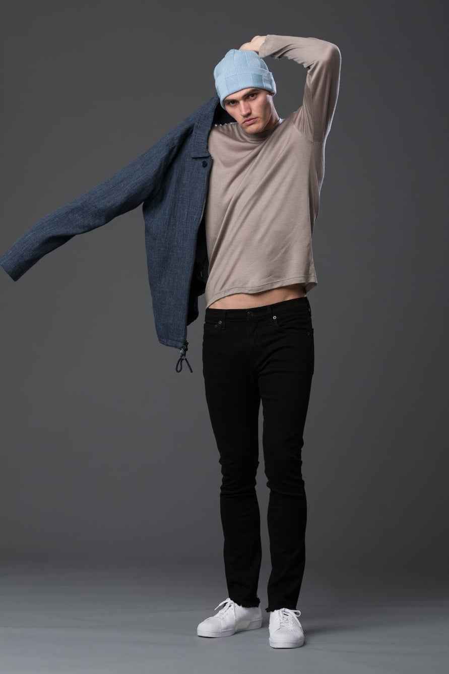 Deveaux New York Stone Long Sleeve Crew Neck Tee